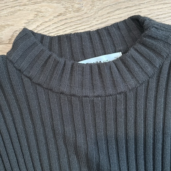 Zara- Army Green cropped sweater - Picture 3 of 4